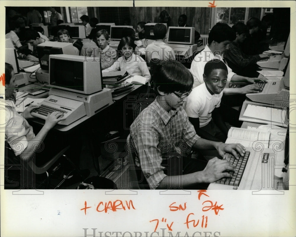 1984 Press Photo Mt. Carmel Catholic High School - RRW01217 - Historic Images