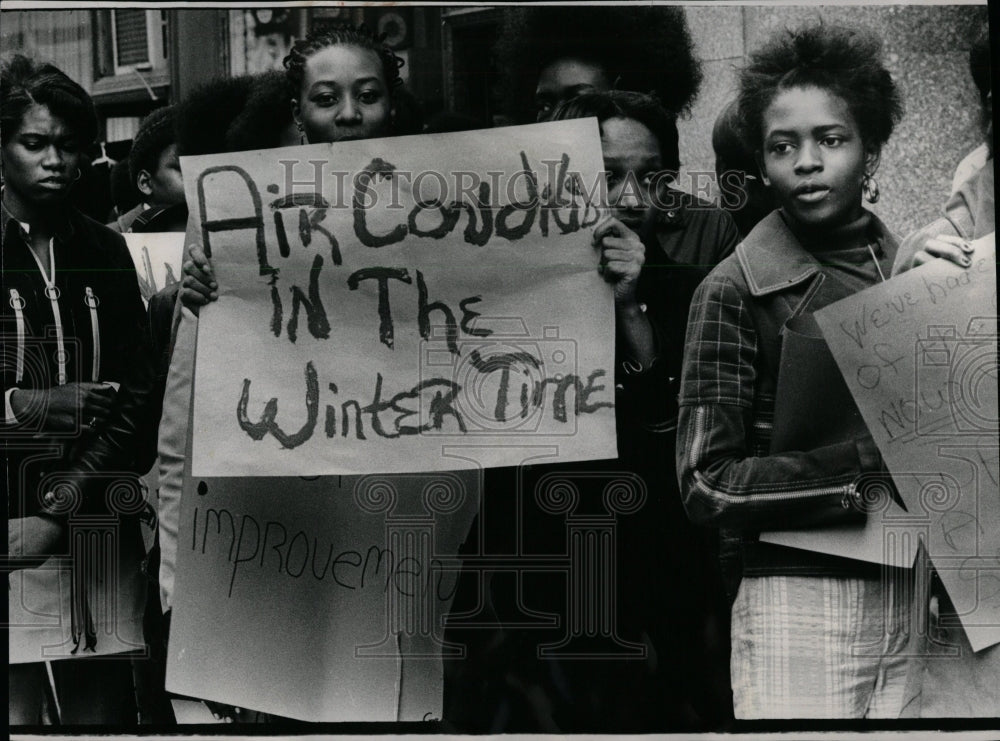 1973 Press Photo Students of Westinghouse Vocl picket - RRW01221 - Historic Images