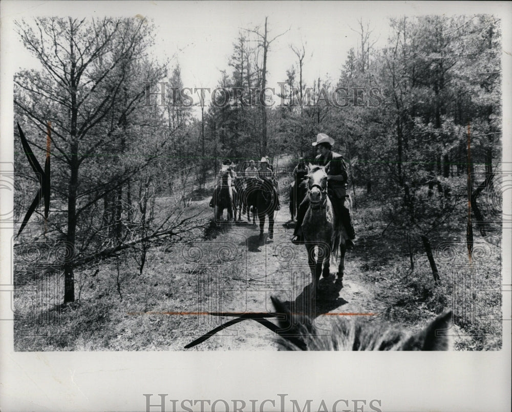 1975 Press Photo Horseback Riding Michigan - RRW01261 - Historic Images