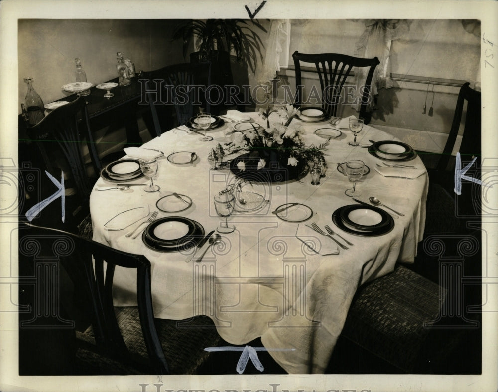 1935 Press Photo Table Silverware Plates Centerpiece - RRW01311 - Historic Images