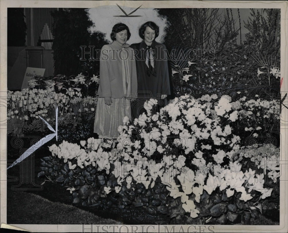 1949 Press Photo Flowers Show Convention Hall Detroit - RRW01563 - Historic Images