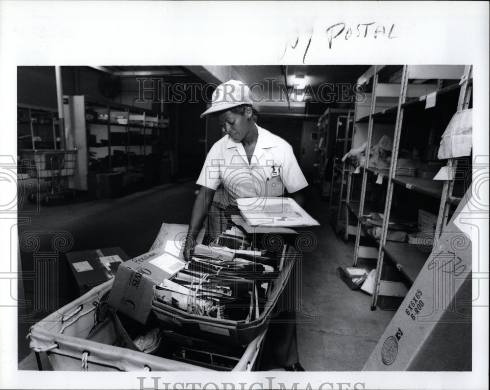 1992 Press Photo Michigan Royal Oak Post Office - RRW01585 - Historic Images