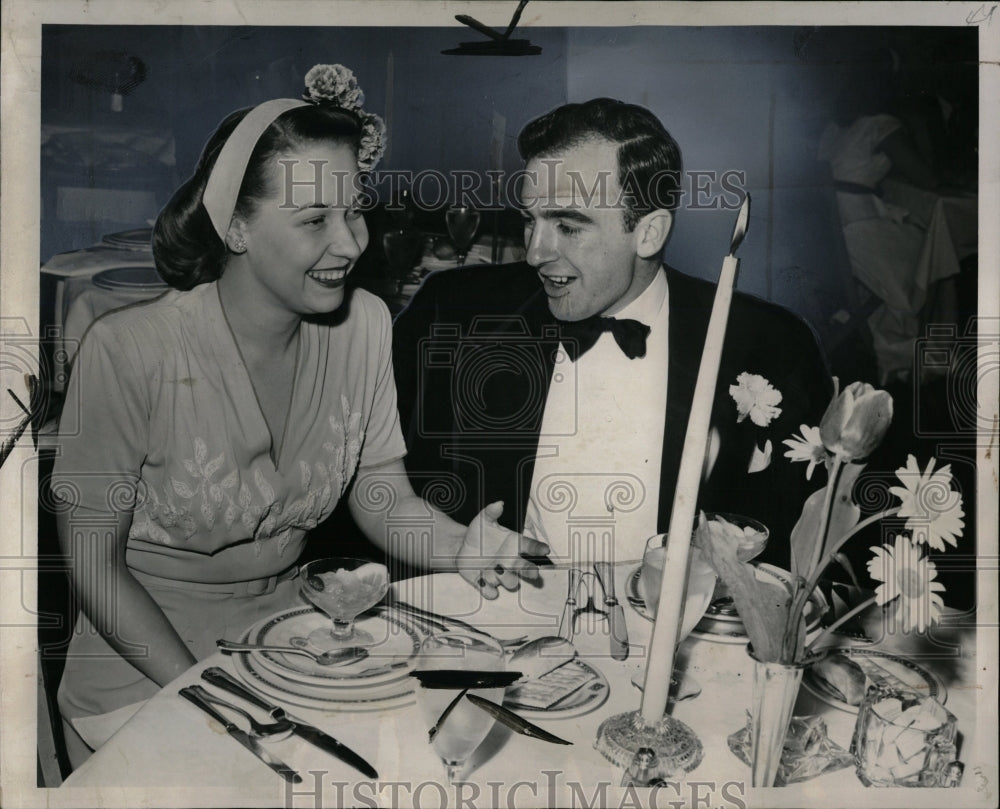 1947 Press Photo Detroit Socialites Dinner Couple - RRW01657 - Historic Images