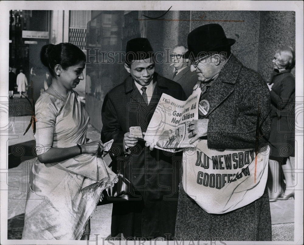 1963 Press Photo Man Buys Newspaper From Goldstick - RRW01861 - Historic Images