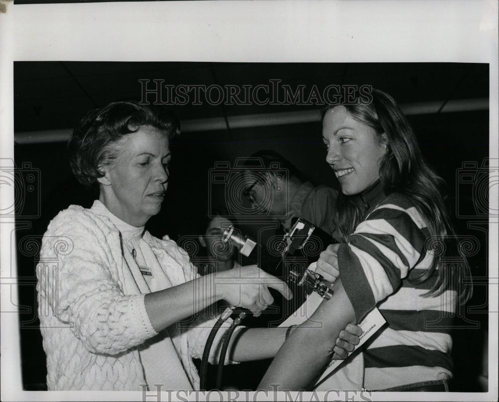 1976 Press Photo Ingrid Schrebel Doris Potter Wood Land - RRW01913 - Historic Images