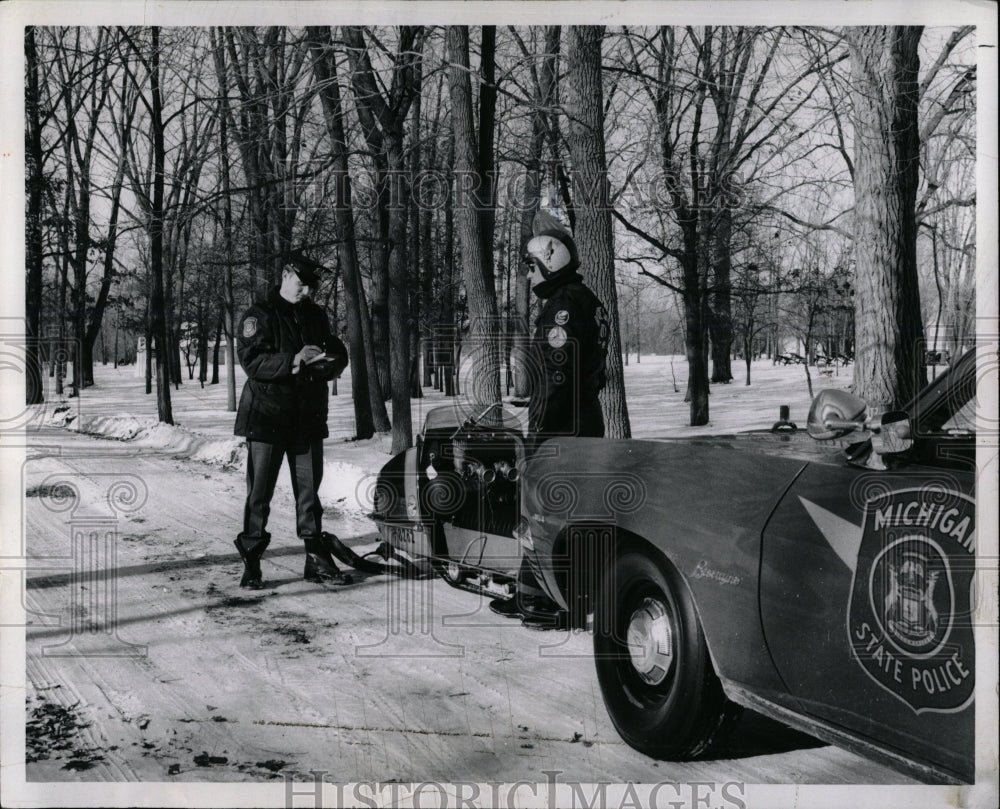 1971 Press Photo snowmobiler - RRW01977 - Historic Images