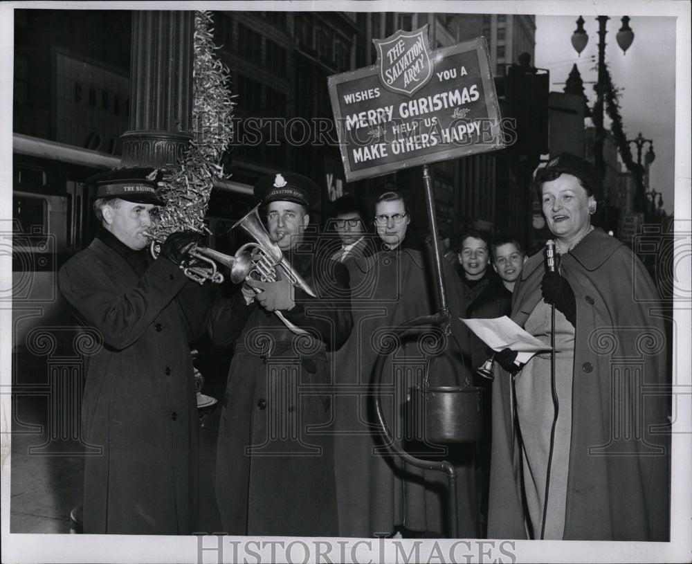 1956 Press Photo Salvation Army Members - RRW01985 - Historic Images