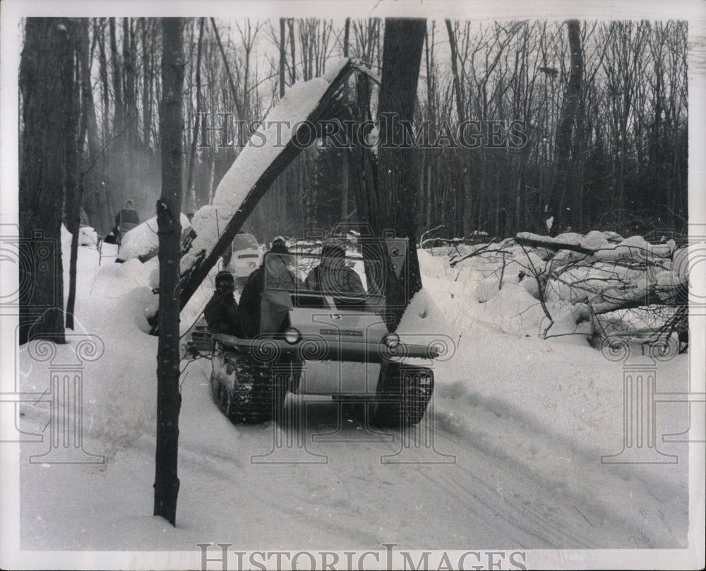 1971 Press Photo snowmobile Leelanan Peninsula - RRW02005 - Historic Images