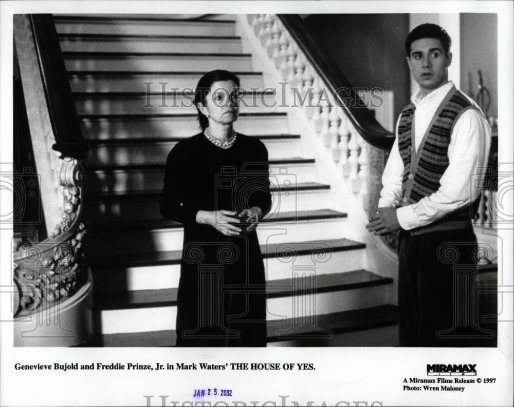 2002 Press Photo Genevieve Bujold Freddie Prinze Jr. - RRW02225 - Historic Images