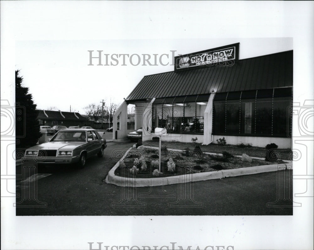 1990 Press Photo Hot N Go Restaurant Taco Bell Purchase - RRW02263 - Historic Images