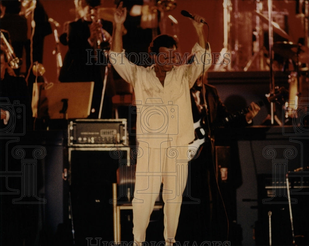 Press Photo Spanish Singer Entertainer Julio Iglesias - RRW02321 - Historic Images