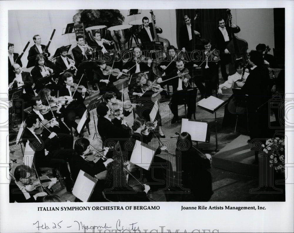 1994 Press Photo Italian Symphony Orchestra of Bergamo - RRW02337 - Historic Images