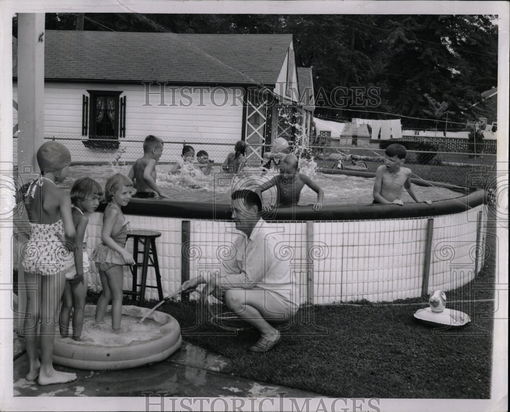 1954 Press Photo Swimming Instructor - RRW02397 - Historic Images
