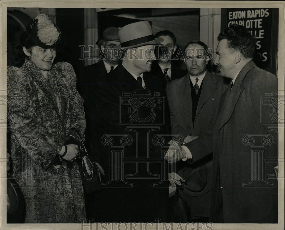 1945 Press Photo Michael Szyszko Stanley Nowak V. Klein - RRW02471 - Historic Images