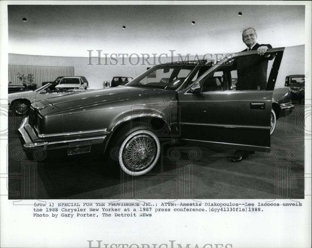 1989 Press Photo 1988 Chrysler New Yorker - RRW02499 - Historic Images