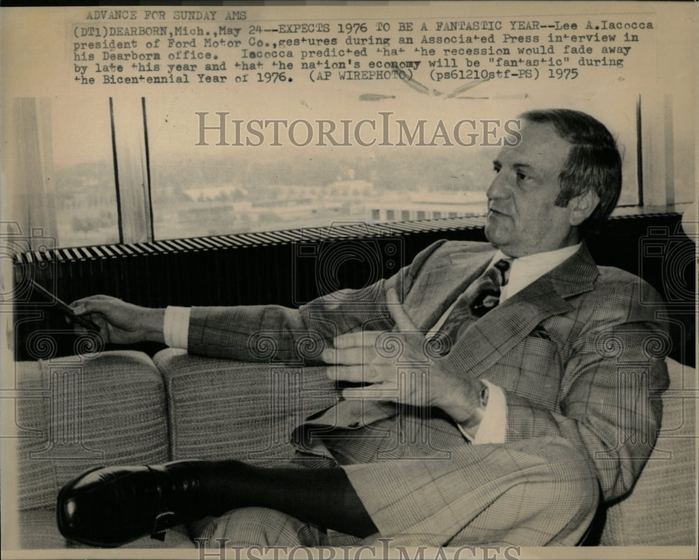 1975 Press Photo Ford Motor Co Pres Iacocca Speaking - RRW02507 - Historic Images