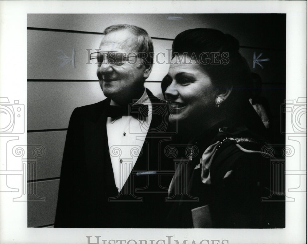 1987 Press Photo Lee Iacocca With Wife Attend Concert - RRW02515 - Historic Images