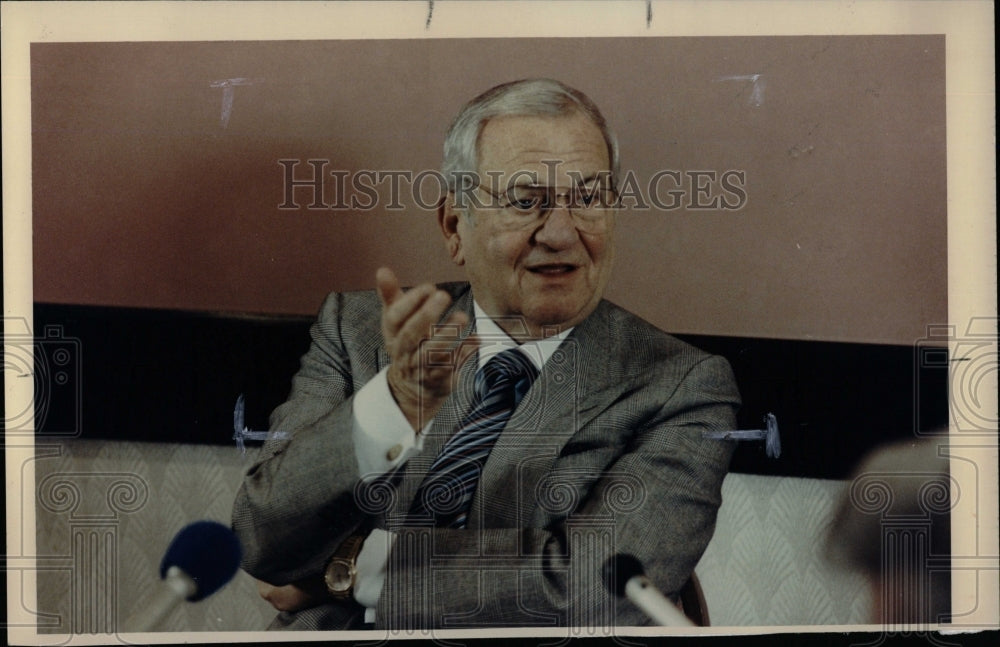 1994 Press Photo Lee Iacocca Farewell - RRW02519 - Historic Images