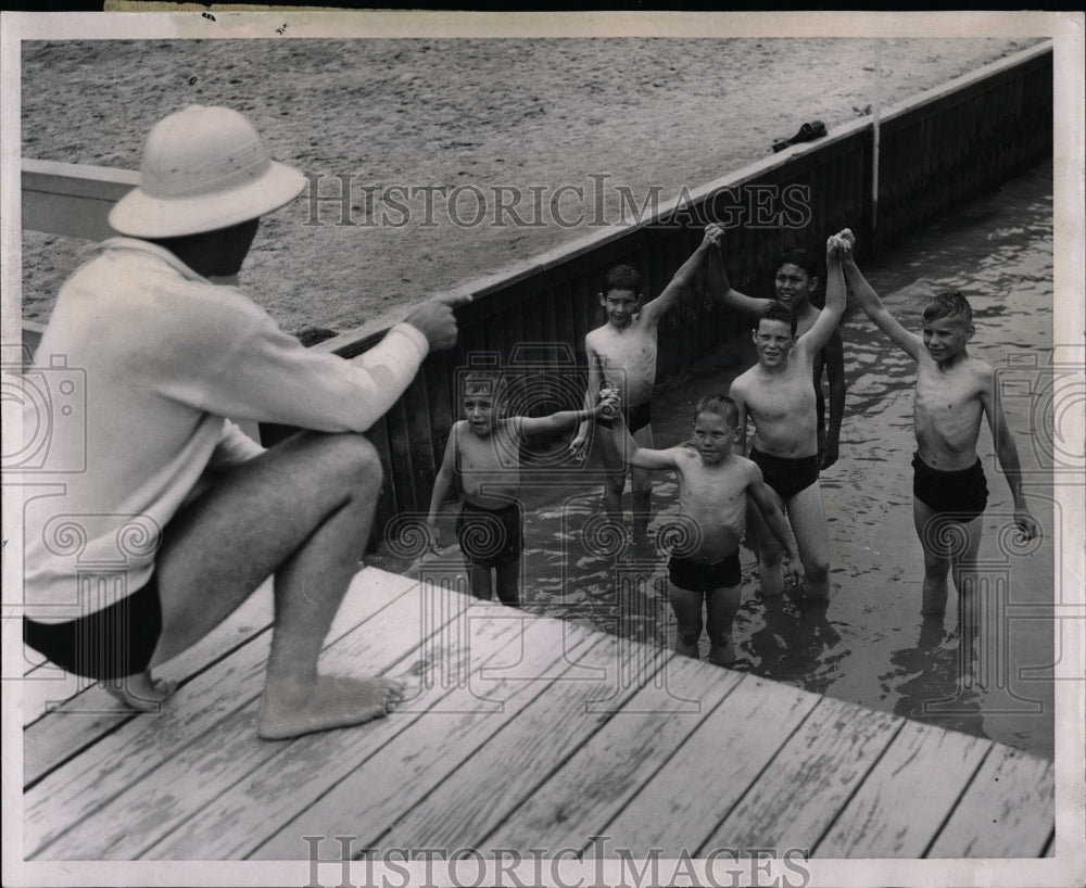 1958 Press Photo Outdoor Swimming Instruction Class - RRW02599 - Historic Images