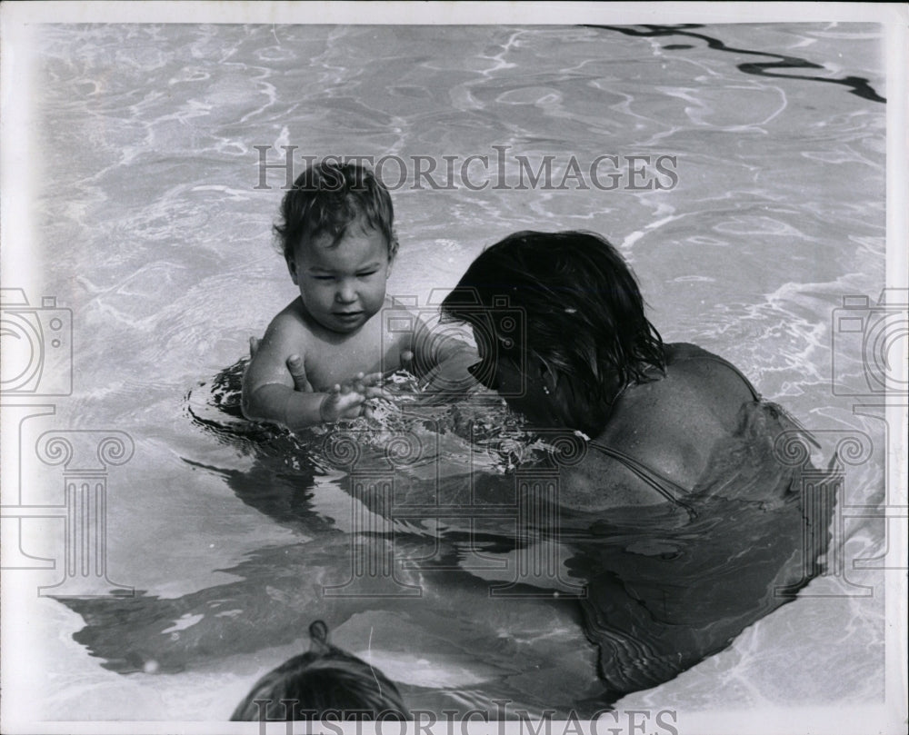 1965 Press Photo Swimming Children - RRW02601 - Historic Images