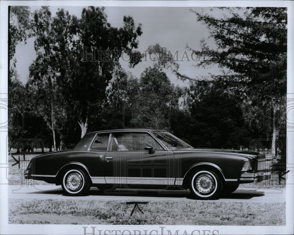 1977 Press Photo General Motors Two Door Monte Carlo - RRW02759 - Historic Images