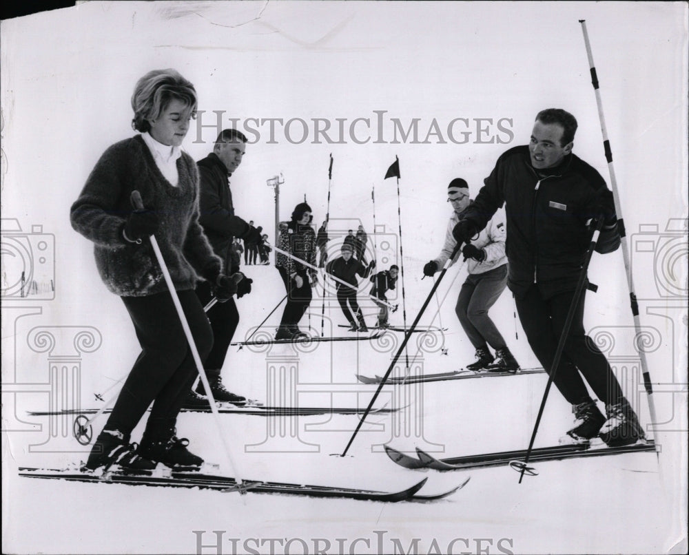 1963 Press Photo Mt. Holly Skiing Lessons - RRW02783 - Historic Images