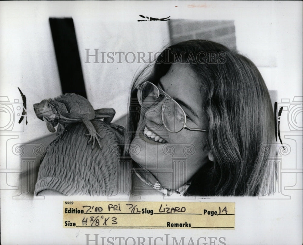 1974 Press Photo Brigid Burns Pet Iguana - RRW02849 - Historic Images