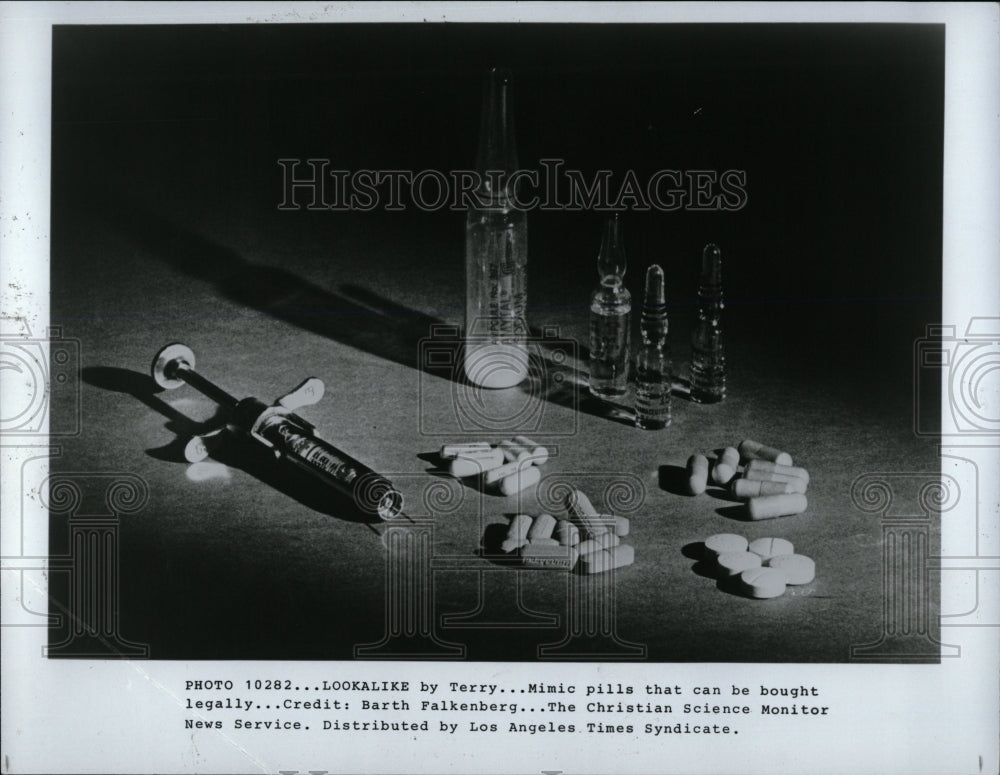 1982 Press Photo Mimic Pills - RRW02869 - Historic Images