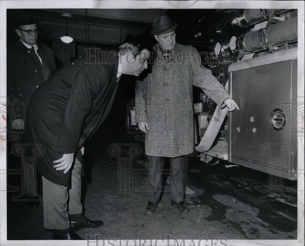 1970 Press Photo Fire Chief with Commissioner - RRW02879 - Historic Images