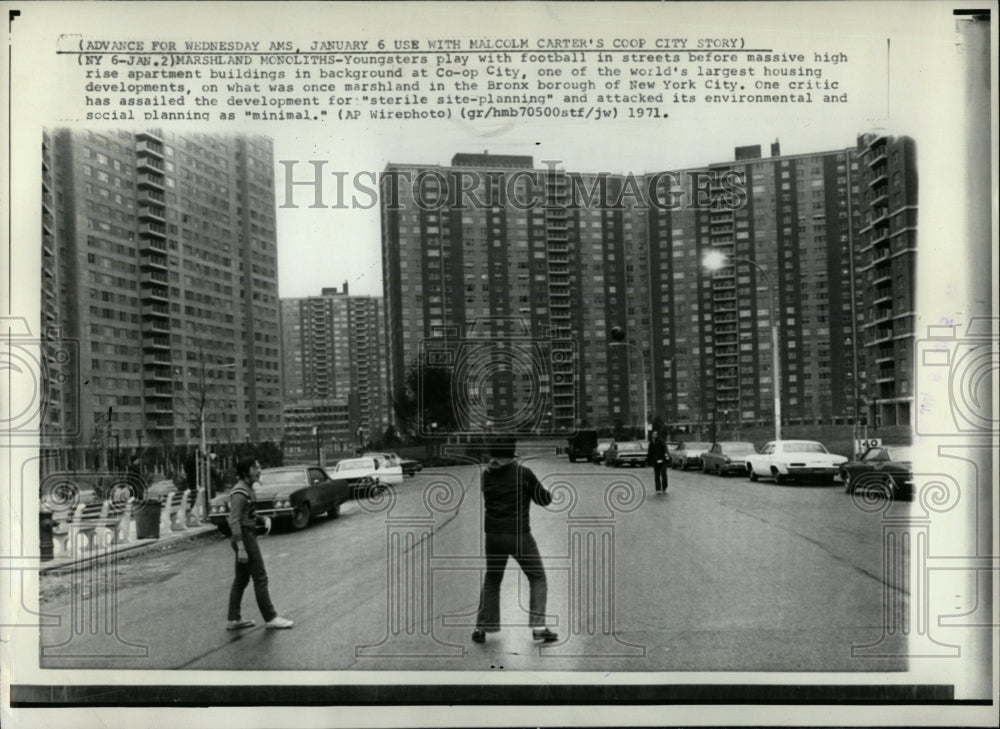 1971 Press Photo Coop City New York Housing Development - RRW02953 - Historic Images