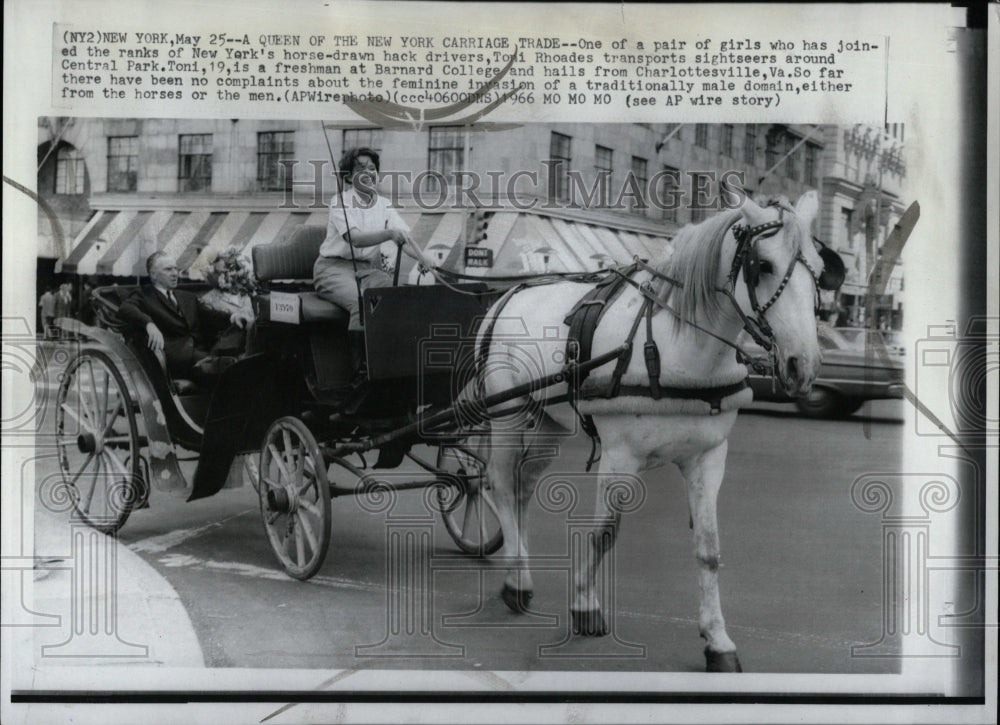 1966 Press Photo Toni Rhoades Horse-Drawn Carriage - RRW02971 - Historic Images