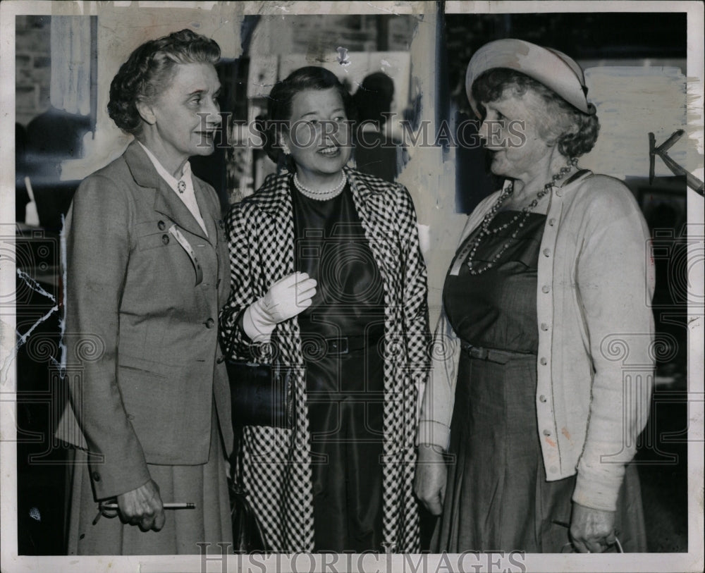 1951 Press Photo Detroit Socialite Women Meeting Ford - RRW02999 - Historic Images