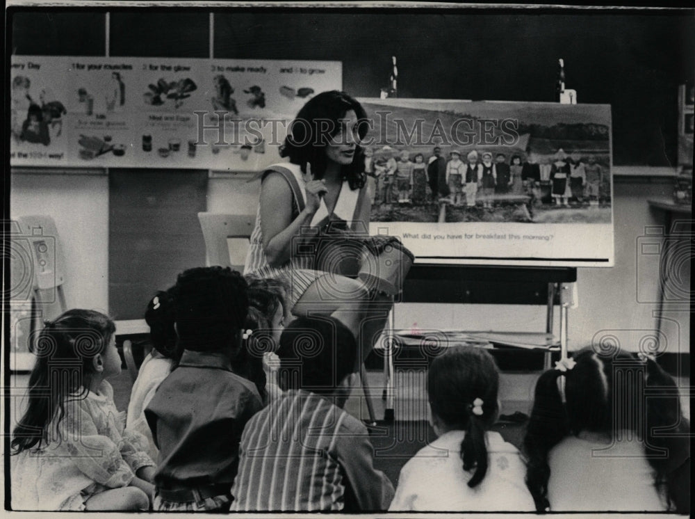 1972 Press Photo Edna Paz Schiller Nutritionist School - RRW03225 - Historic Images