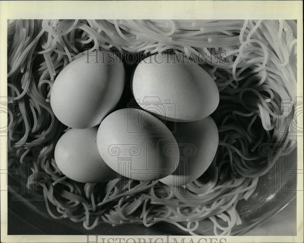 1982 Press Photo Noodles Eggs - RRW03271 - Historic Images