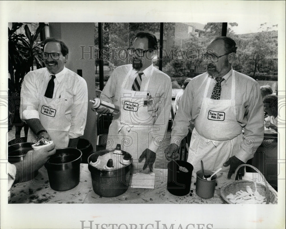 1990 Press Photo Quill Corporation Owners Miller - RRW03349 - Historic Images