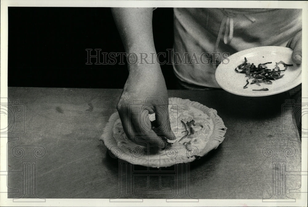 1980 Press Photo Alsatian Onion and Mustard Tart - RRW03385 - Historic Images