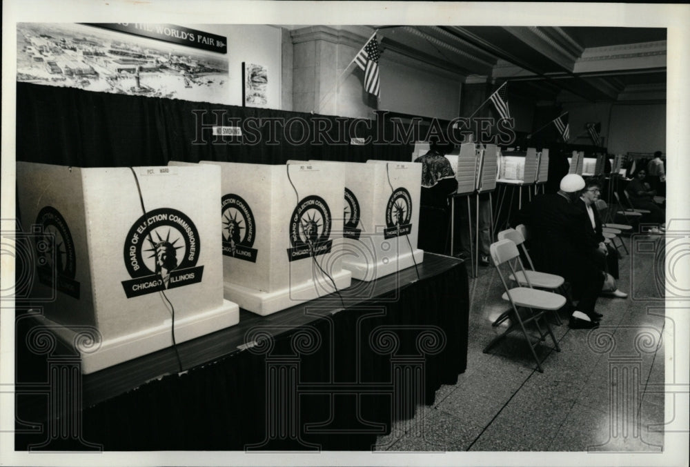 1994 Press Photo Absentee Voting Begins - RRW03407 - Historic Images