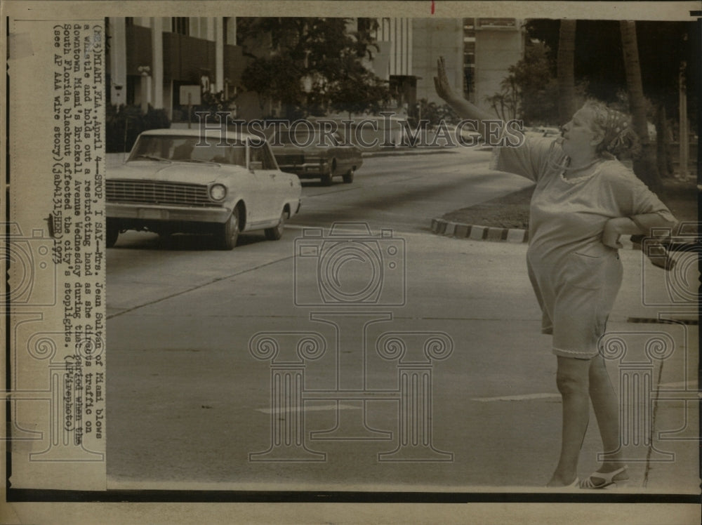 1973 Press Photo Jean Sultan Directs Traffic Blackout - RRW03411 - Historic Images