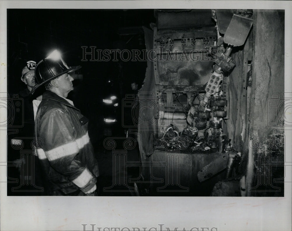 1990 Press Photo Firefighter Switches Burned West Side - RRW03423 - Historic Images