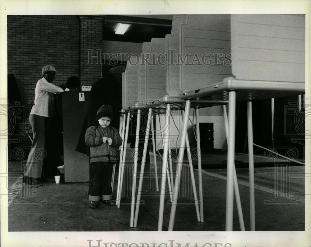 1983 Press Photo Boy Waiting Polling Place Voting Booth - RRW03537 - Historic Images