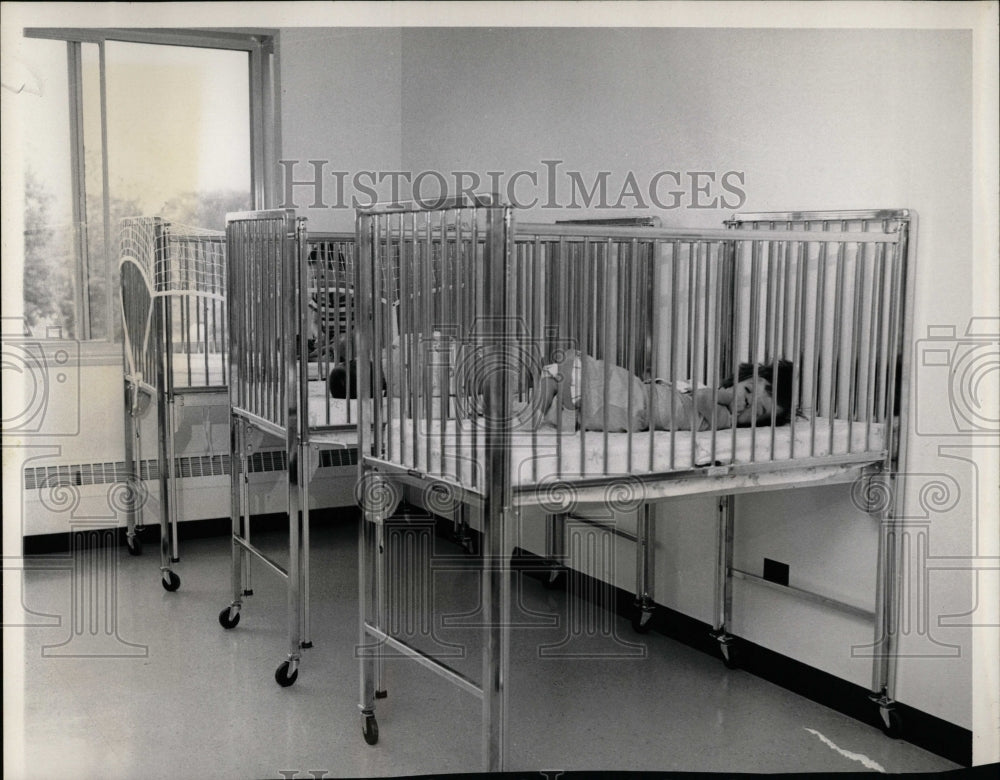 Press Photo Hospital The Elaine Boyd Creche - RRW03547 - Historic Images