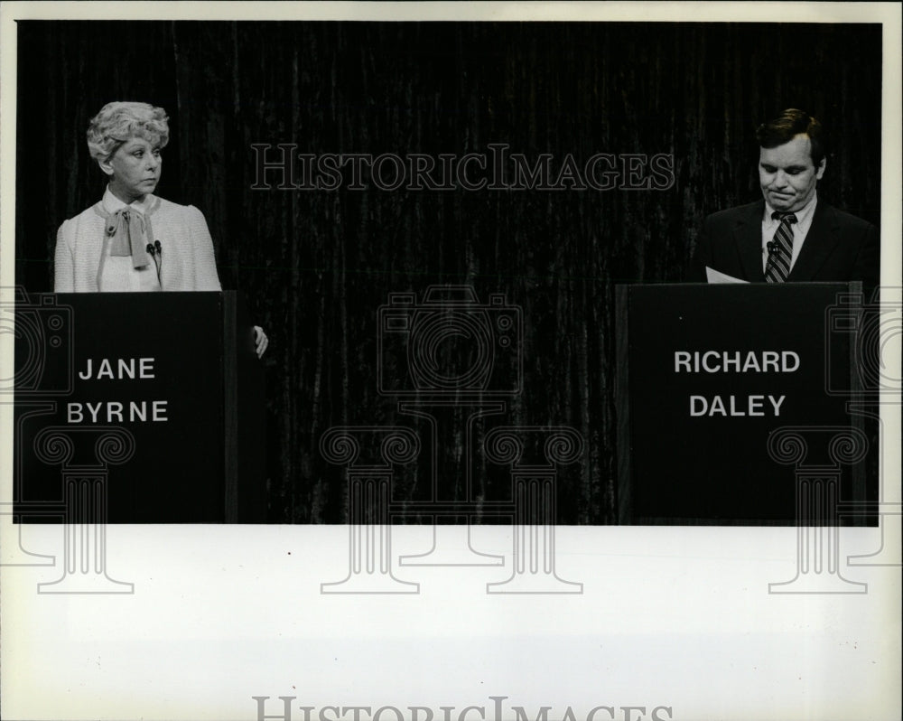 1983 Press Photo Mayoral Debate Between Jane Byrne, Ric - RRW03703 - Historic Images