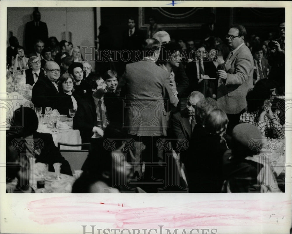 1983 Press Photo Sheila Jones Disrupts Mayoral Debate - RRW03713 - Historic Images