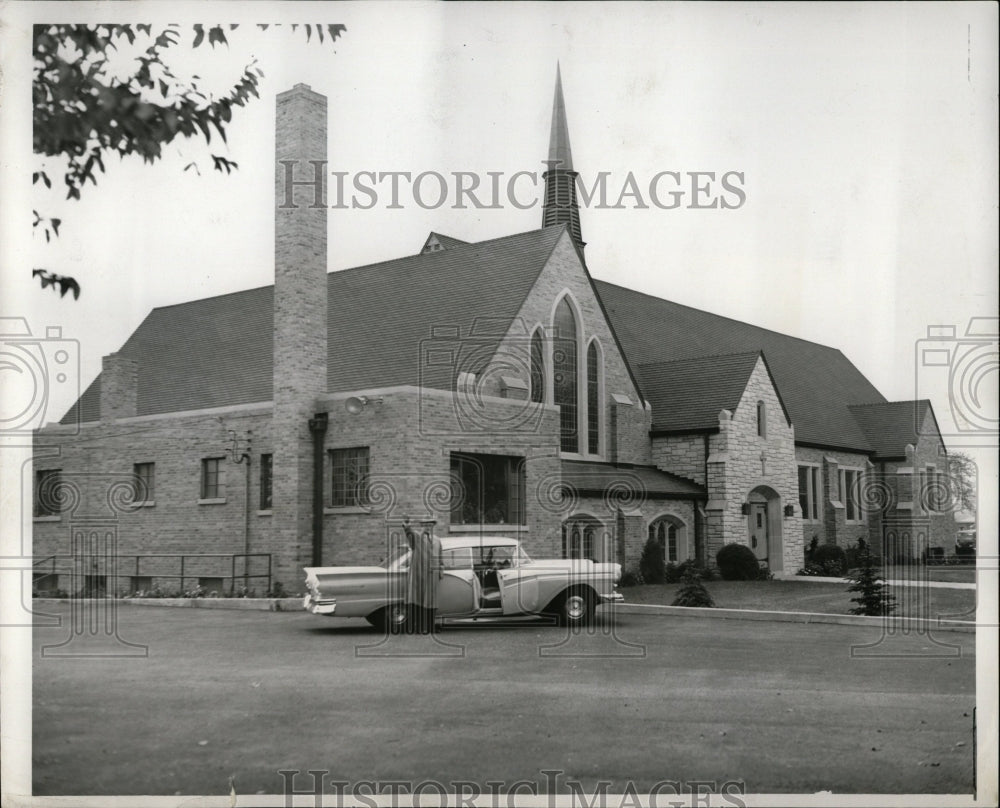 1957 Press Photo Trinity Community Church In Berwyn,Ill - RRW03731 - Historic Images