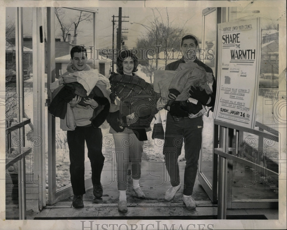 1962 Press Photo Winter Clothing Drive Jewish Community - RRW03755 - Historic Images