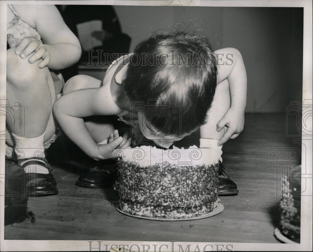 1961 Press Photo Cakes/Beauty Contest/Toddlers/Babies - RRW03761 - Historic Images