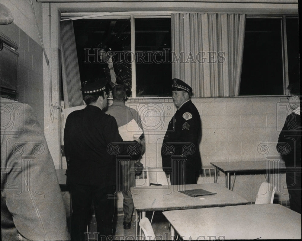 1970 Press Photo Police Inspect Bomb Damaged Classroom - RRW03767 - Historic Images