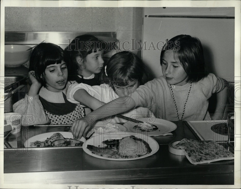 1964 Press Photo Children&#39;s cooking class,Jewish Center - RRW03769 - Historic Images