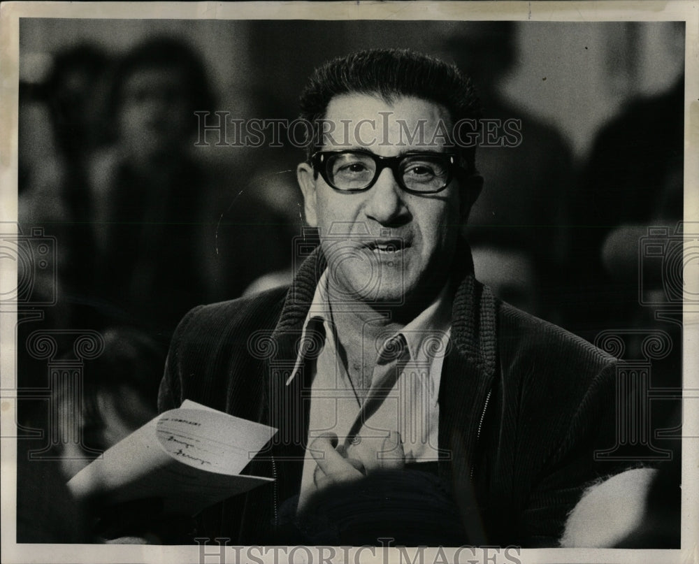 1974 Press Photo Man Protesting Homeowners Tax Increase - RRW03781 - Historic Images