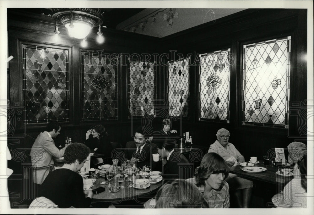 1980 Press Photo Berghoff&#39;s Cafe Restaurant - RRW03813 - Historic Images